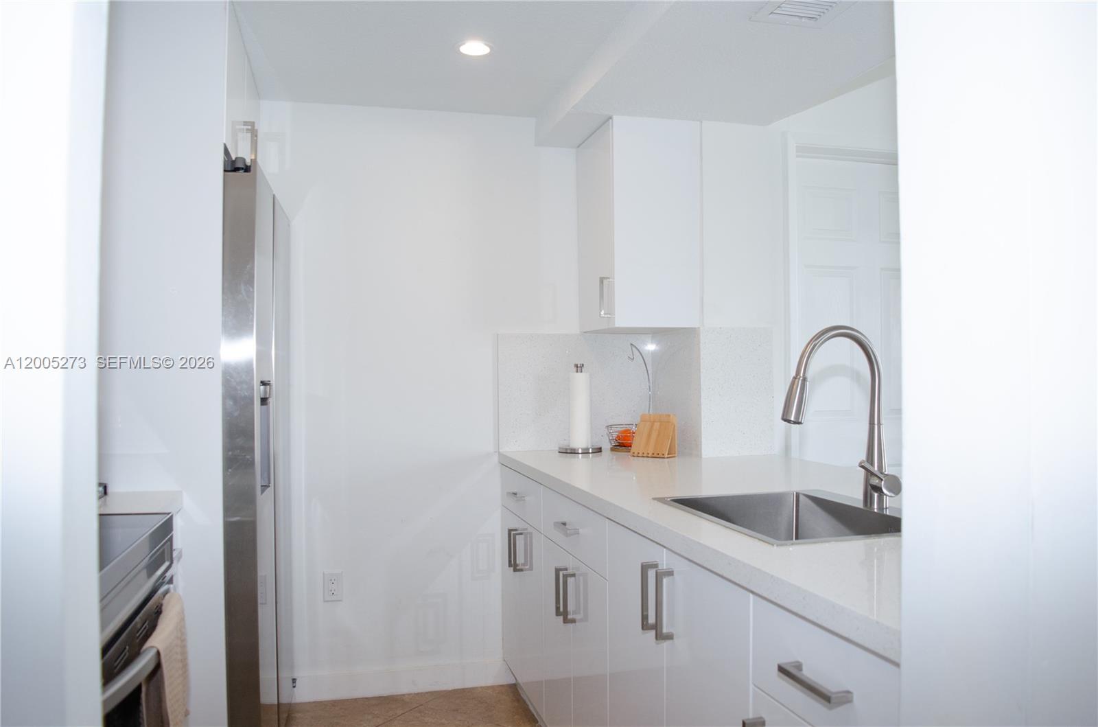 LAS BRISAS@ COUNTRY CLUB - Residential