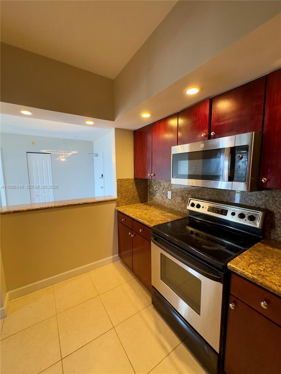 5600 CONDO - Residential Lease