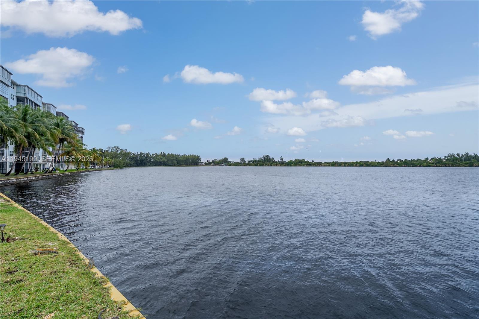 ROYAL BAJAMIAN WEST - Residential