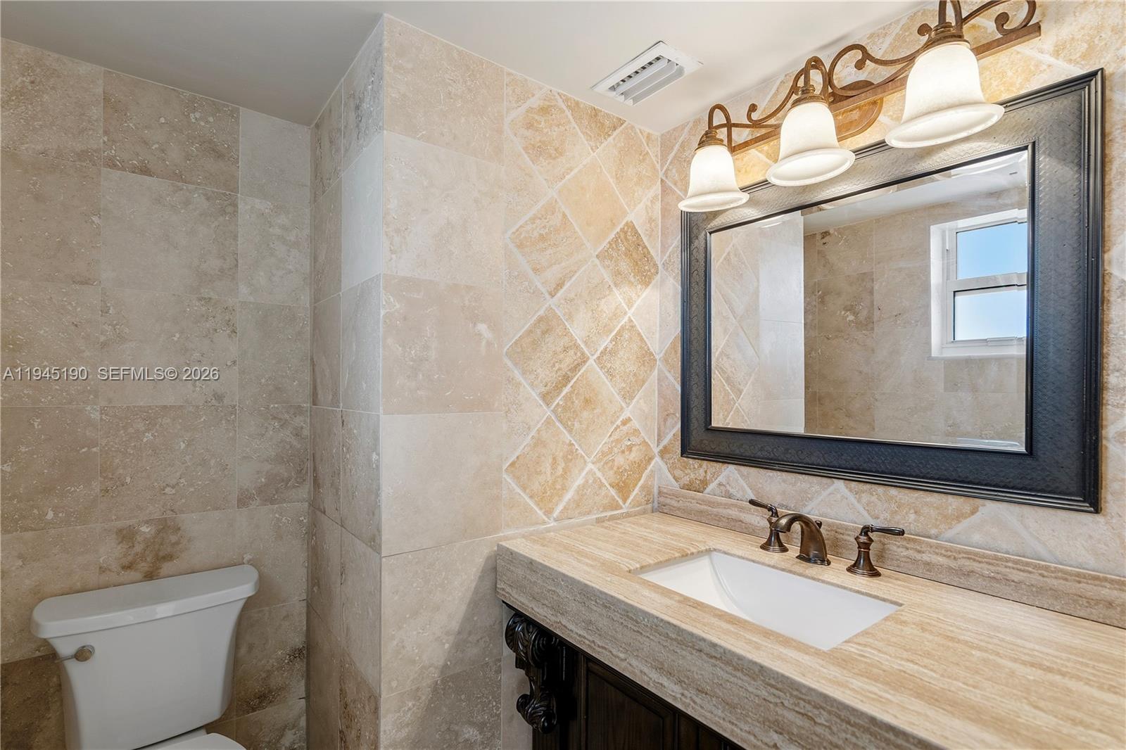 ROYAL BAJAMIAN WEST - Residential