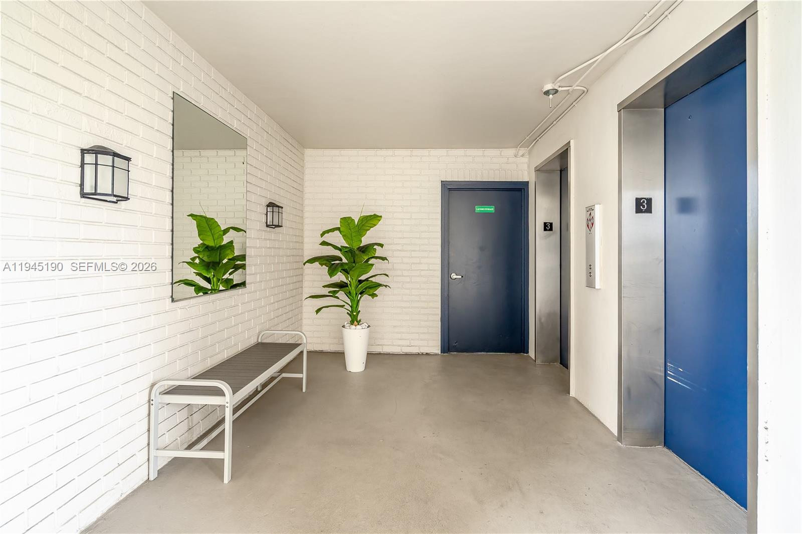 ROYAL BAJAMIAN WEST - Residential