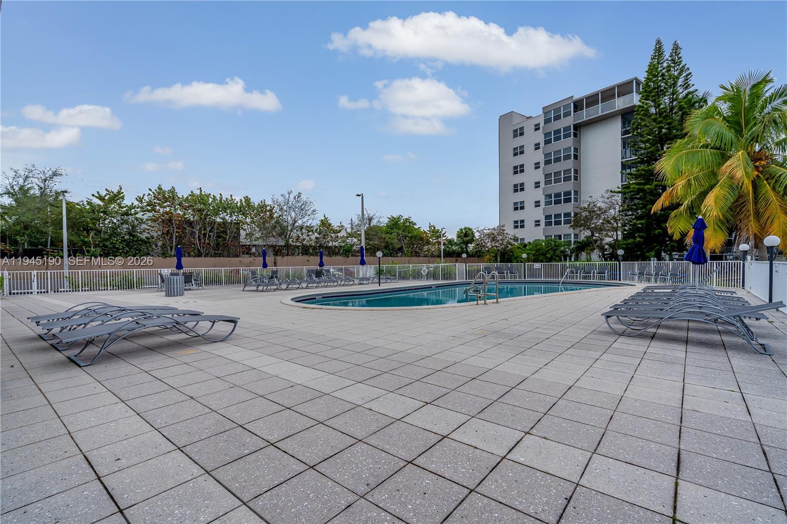 ROYAL BAJAMIAN WEST - Residential