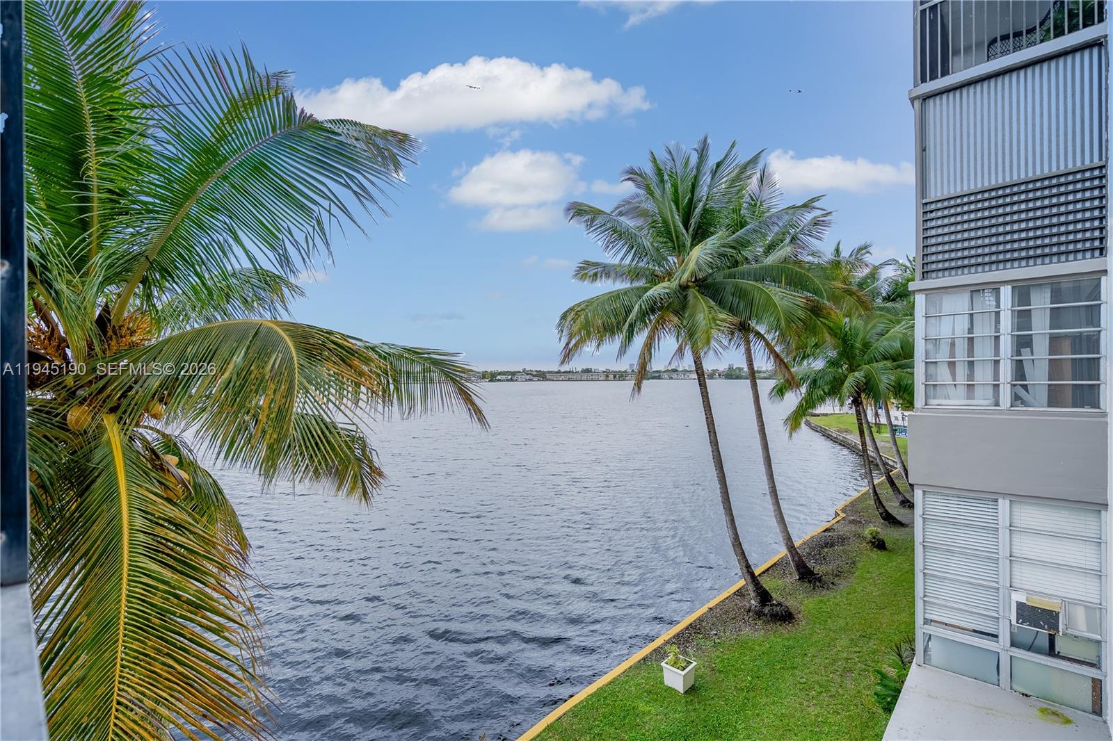 ROYAL BAJAMIAN WEST - Residential