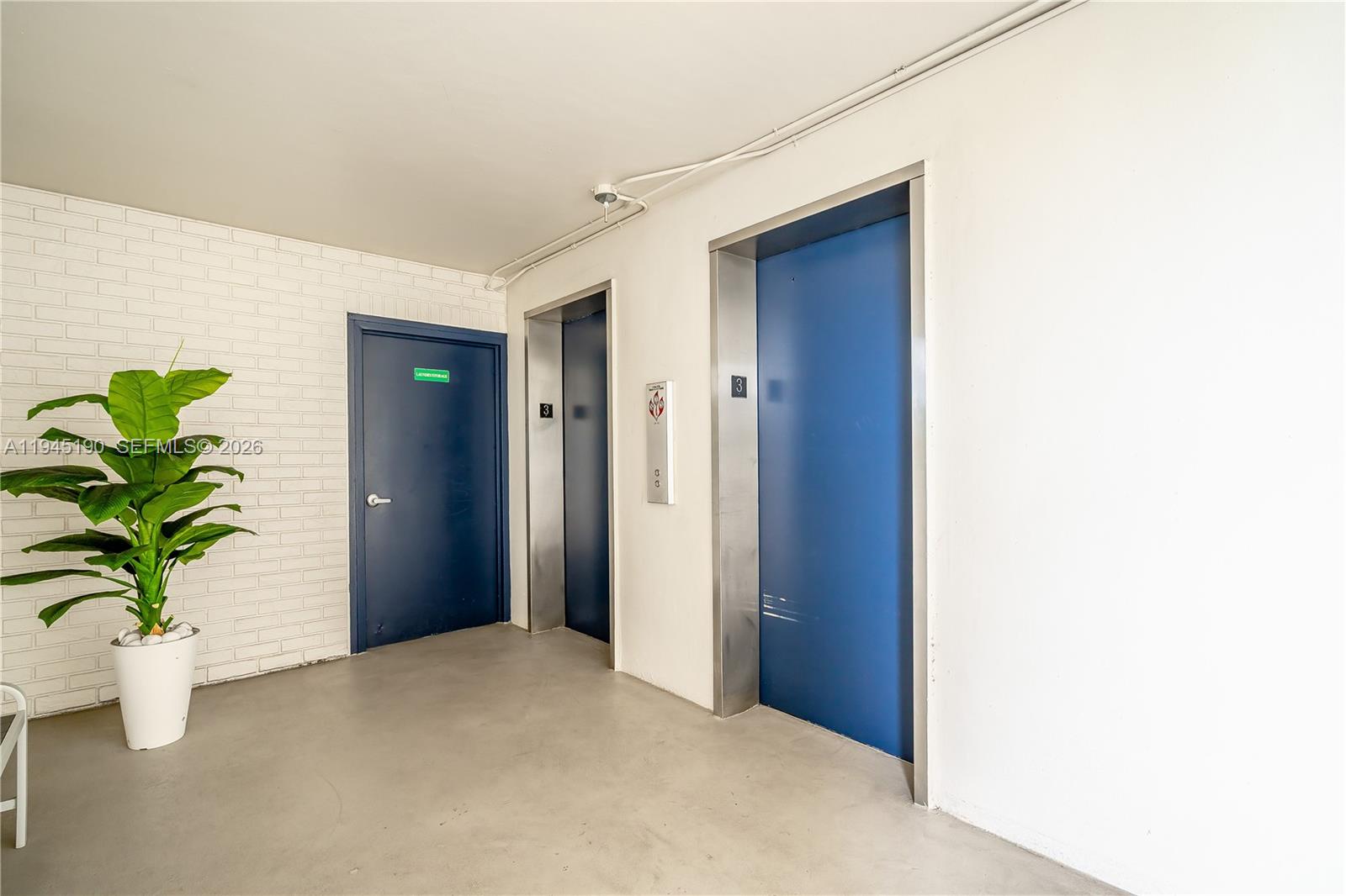 ROYAL BAJAMIAN WEST - Residential