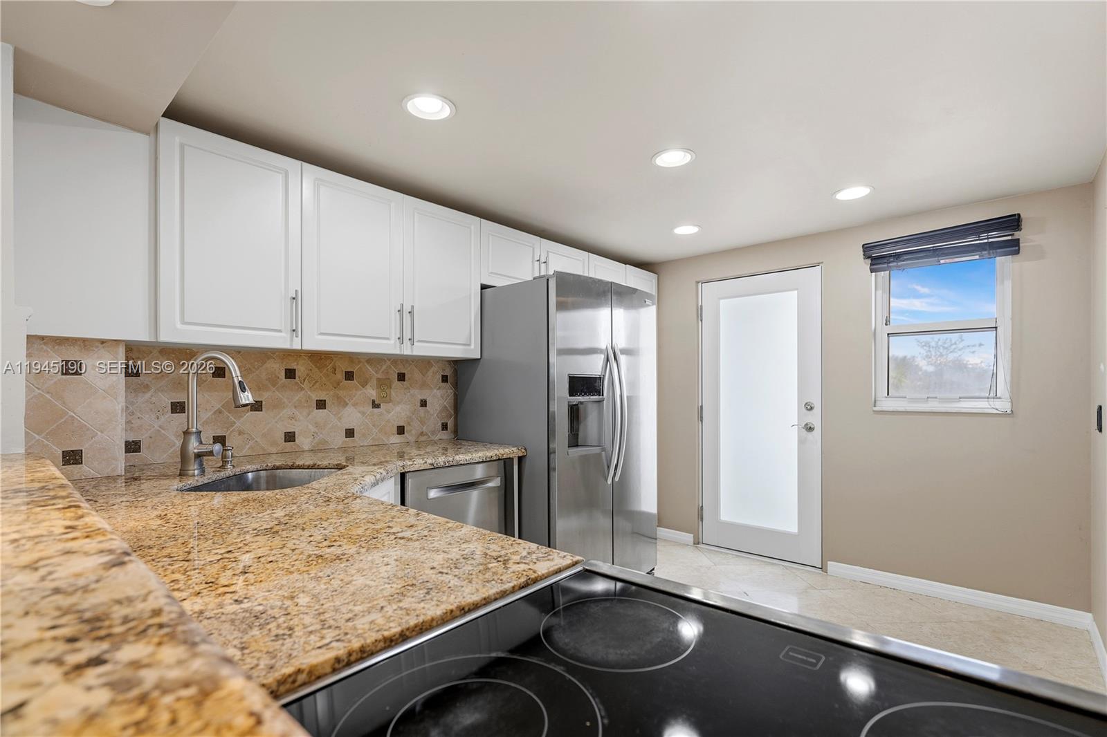 ROYAL BAJAMIAN WEST - Residential