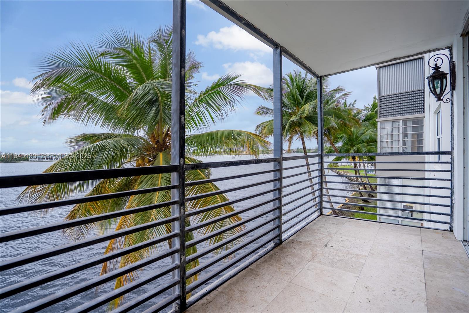 ROYAL BAJAMIAN WEST - Residential