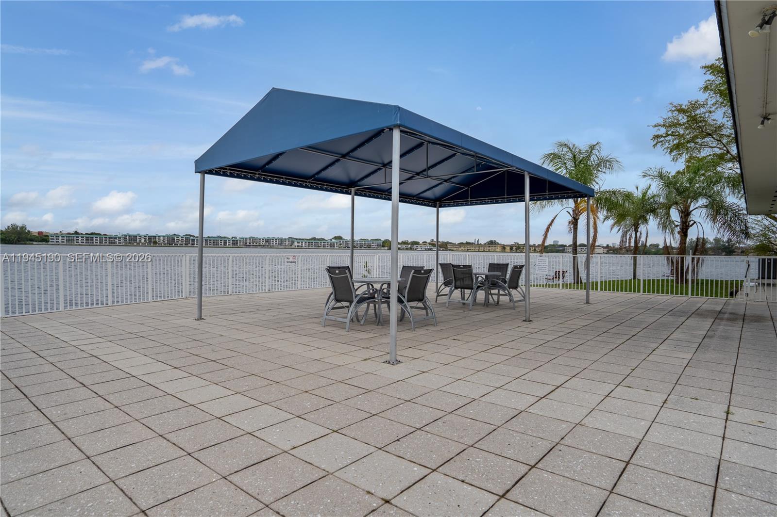 ROYAL BAJAMIAN WEST - Residential