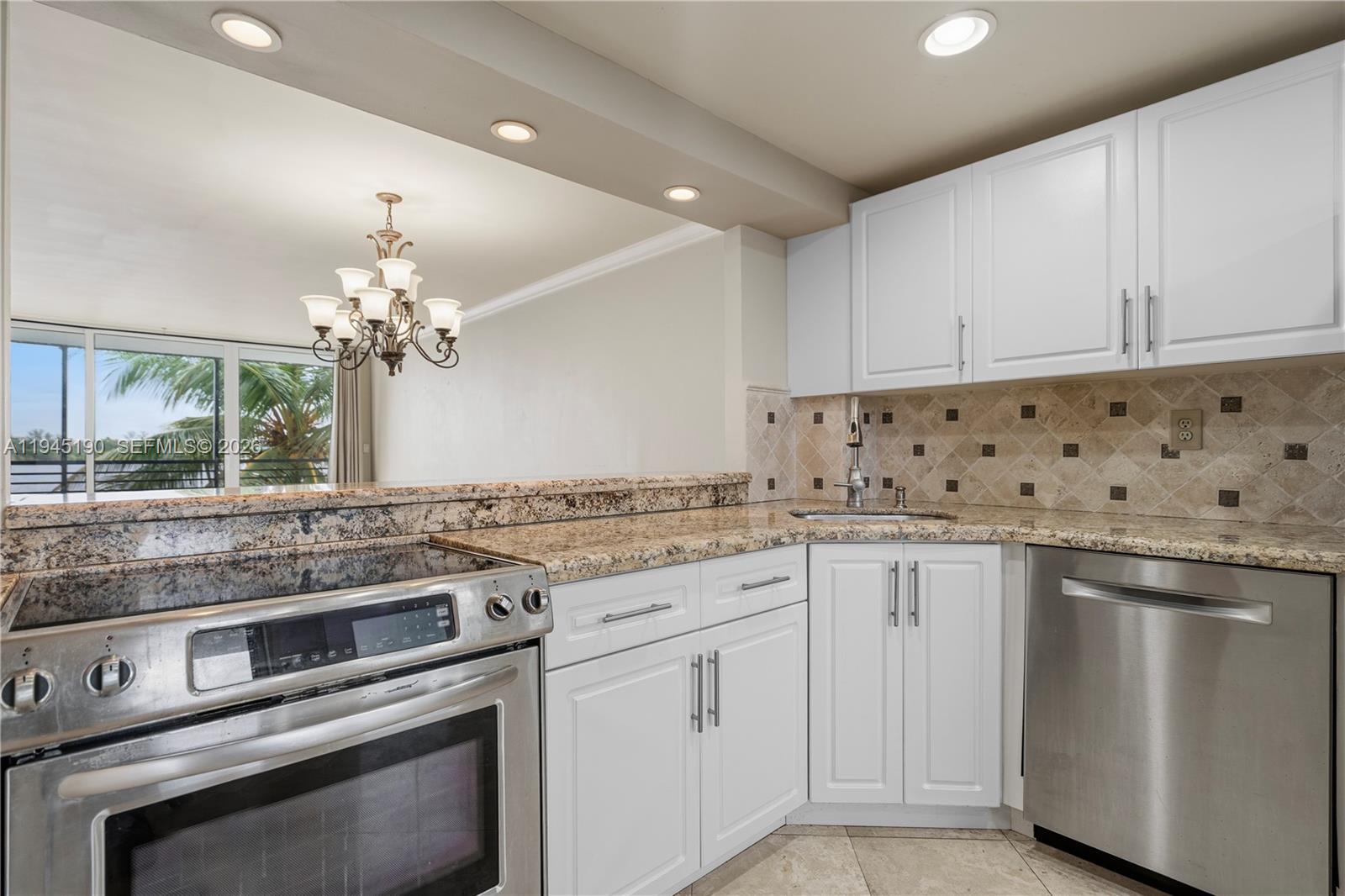 ROYAL BAJAMIAN WEST - Residential