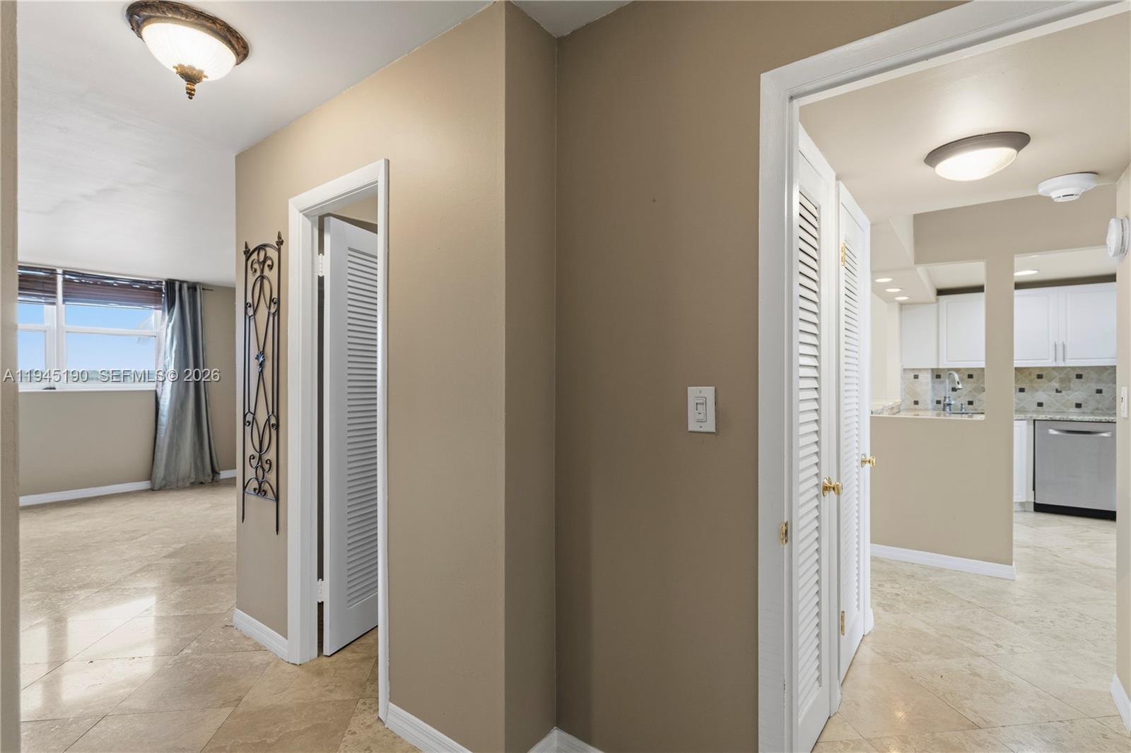 ROYAL BAJAMIAN WEST - Residential