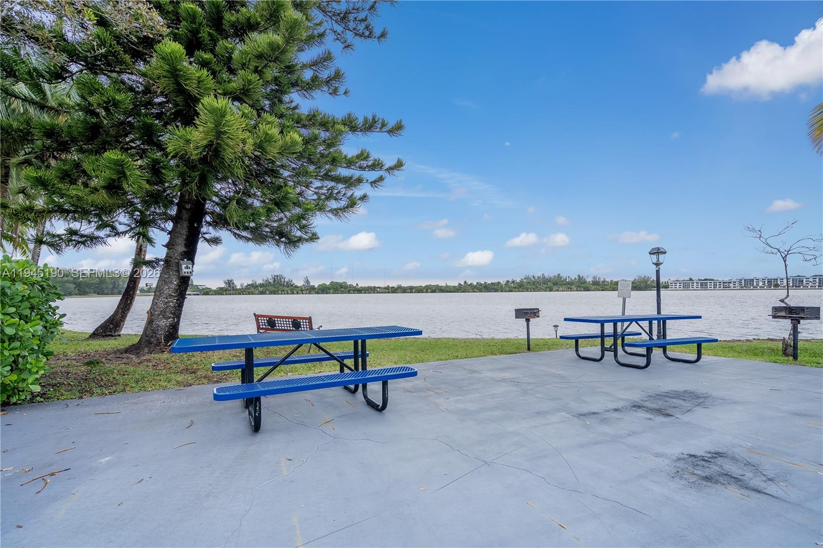 ROYAL BAJAMIAN WEST - Residential