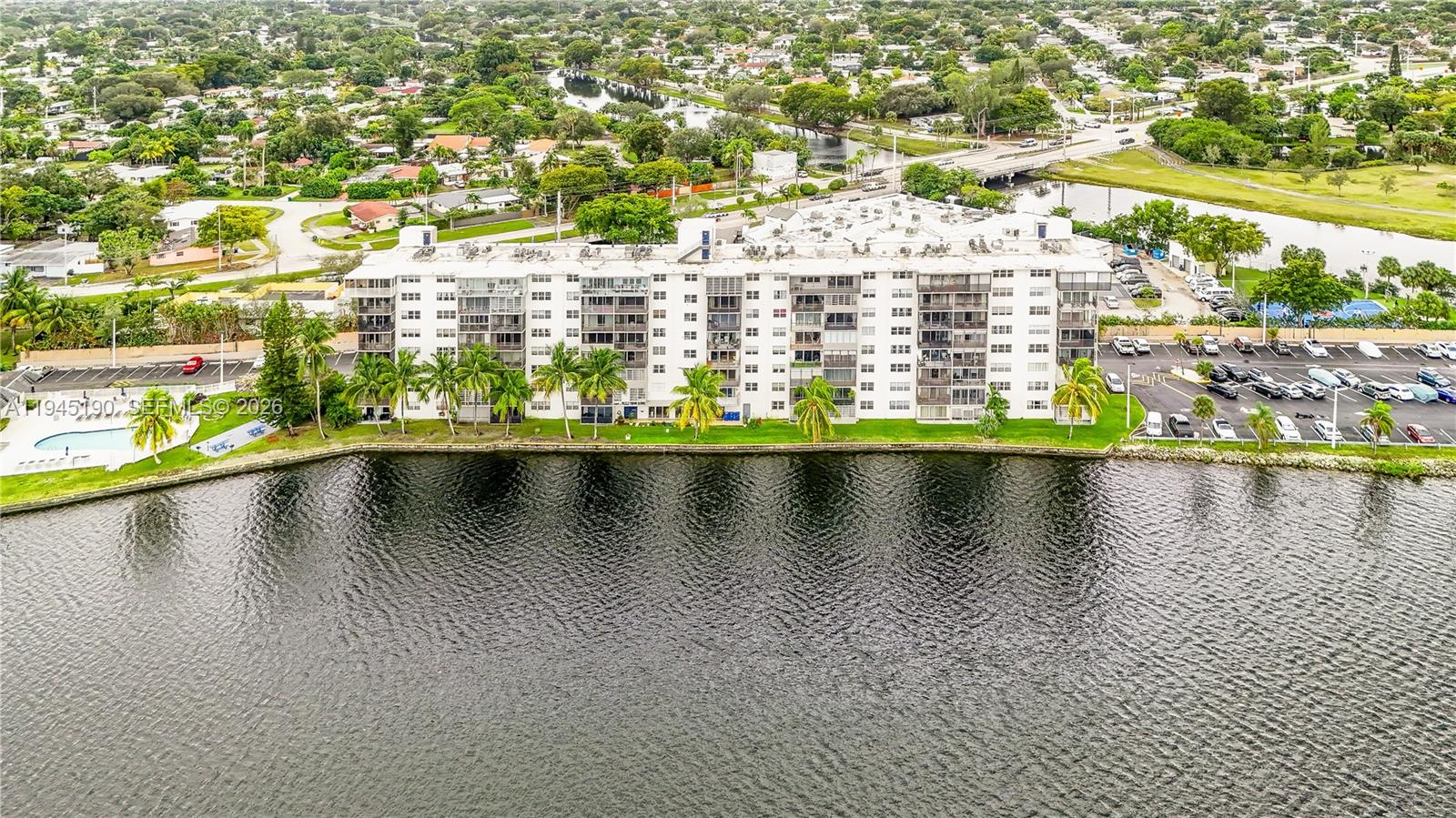 ROYAL BAJAMIAN WEST - Residential