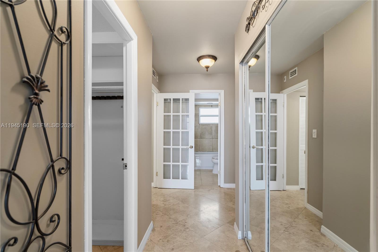 ROYAL BAJAMIAN WEST - Residential