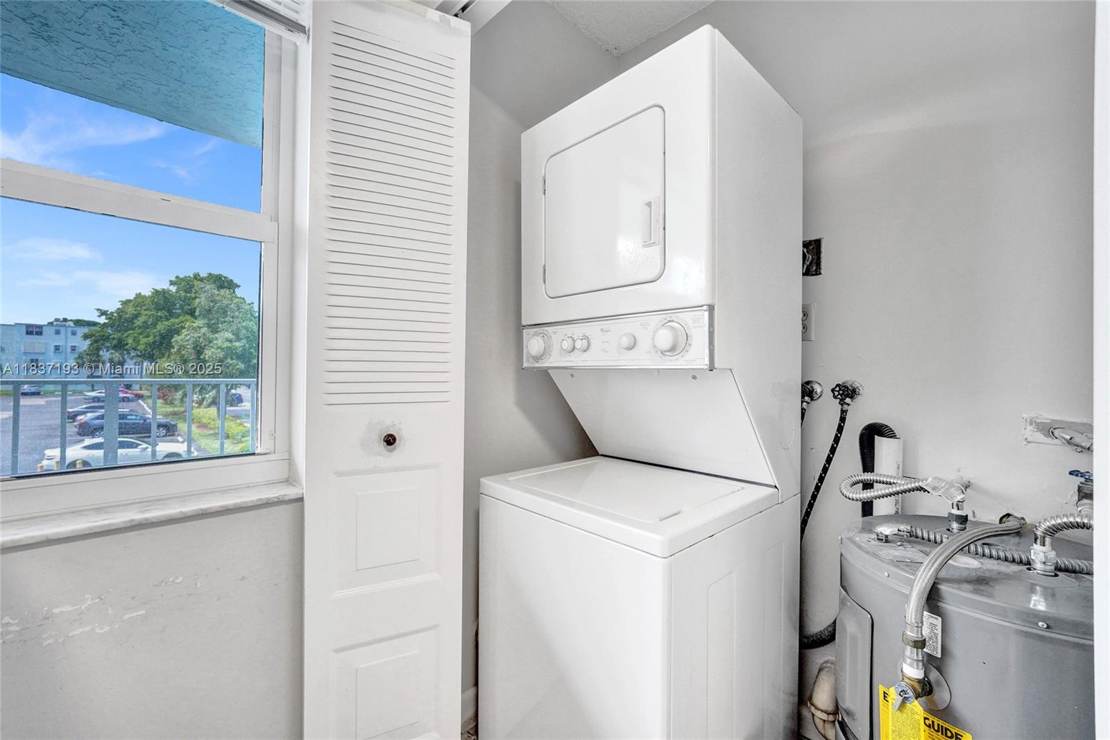 12 OF PALM SPRINGS 2 COND - Residential