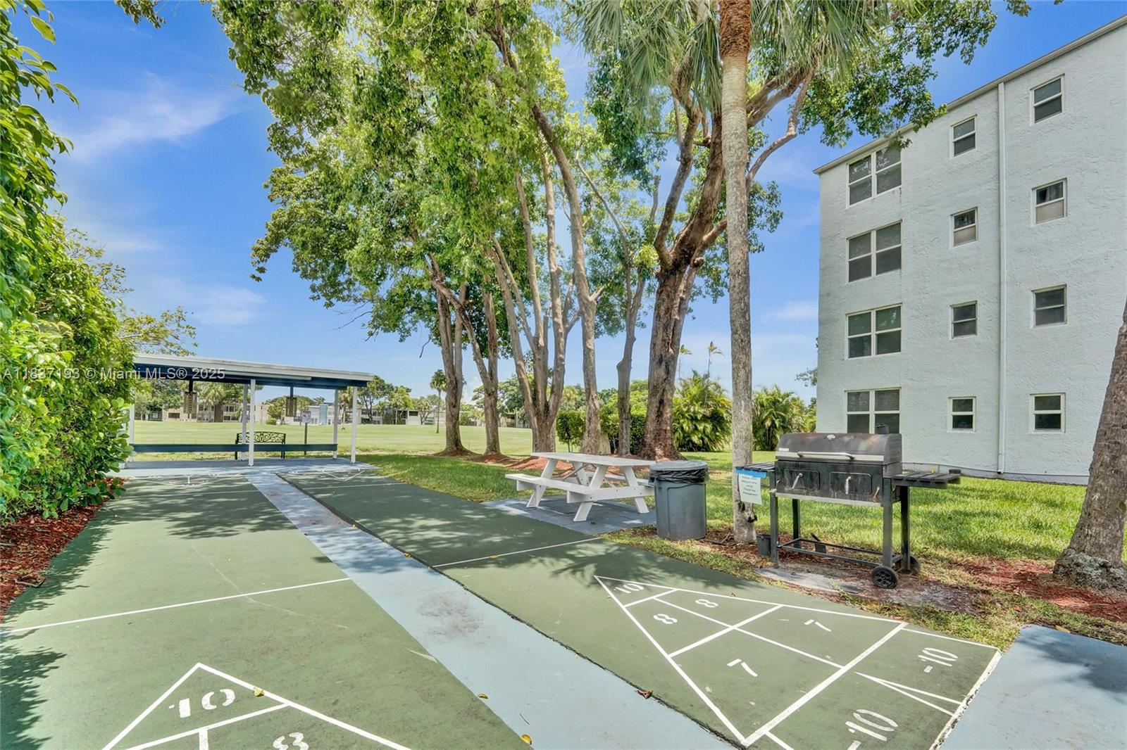 12 OF PALM SPRINGS 2 COND - Residential