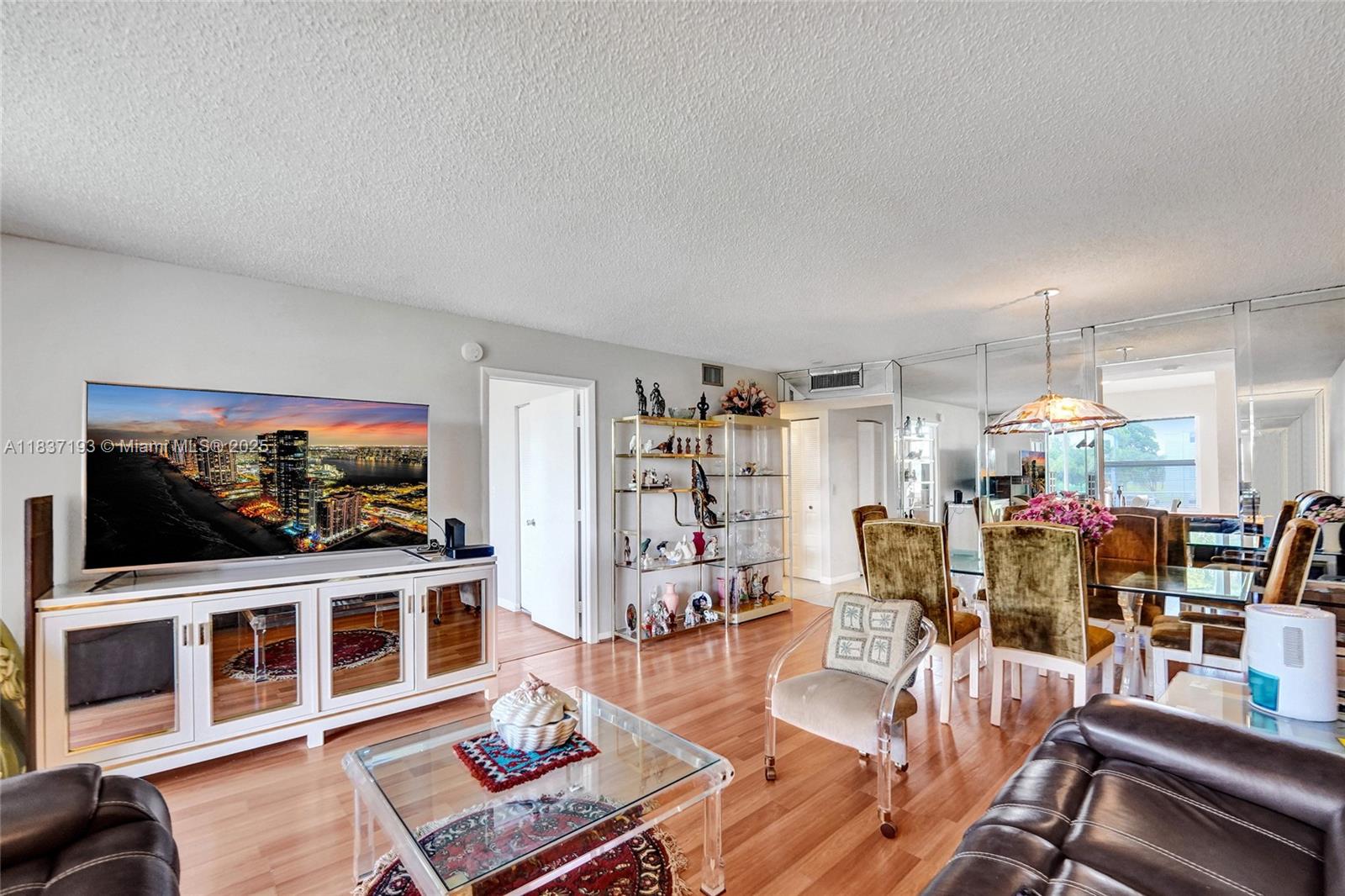 12 OF PALM SPRINGS 2 COND - Residential