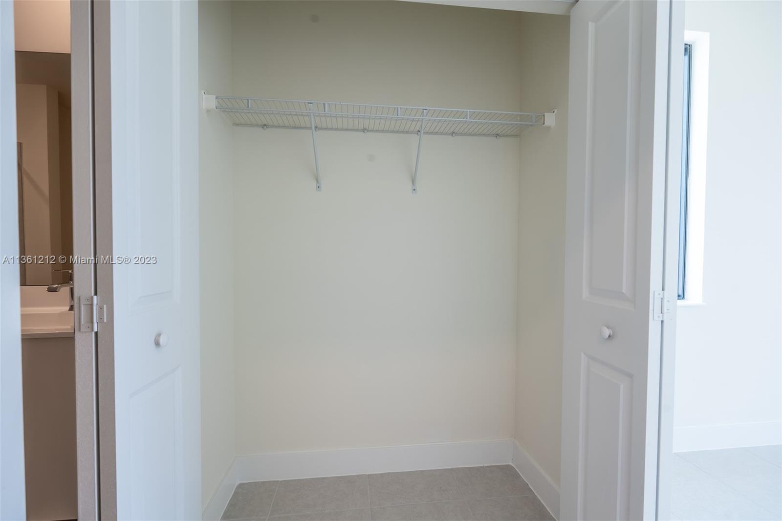 URBANA DOWNTOWN DORAL - Residential Lease