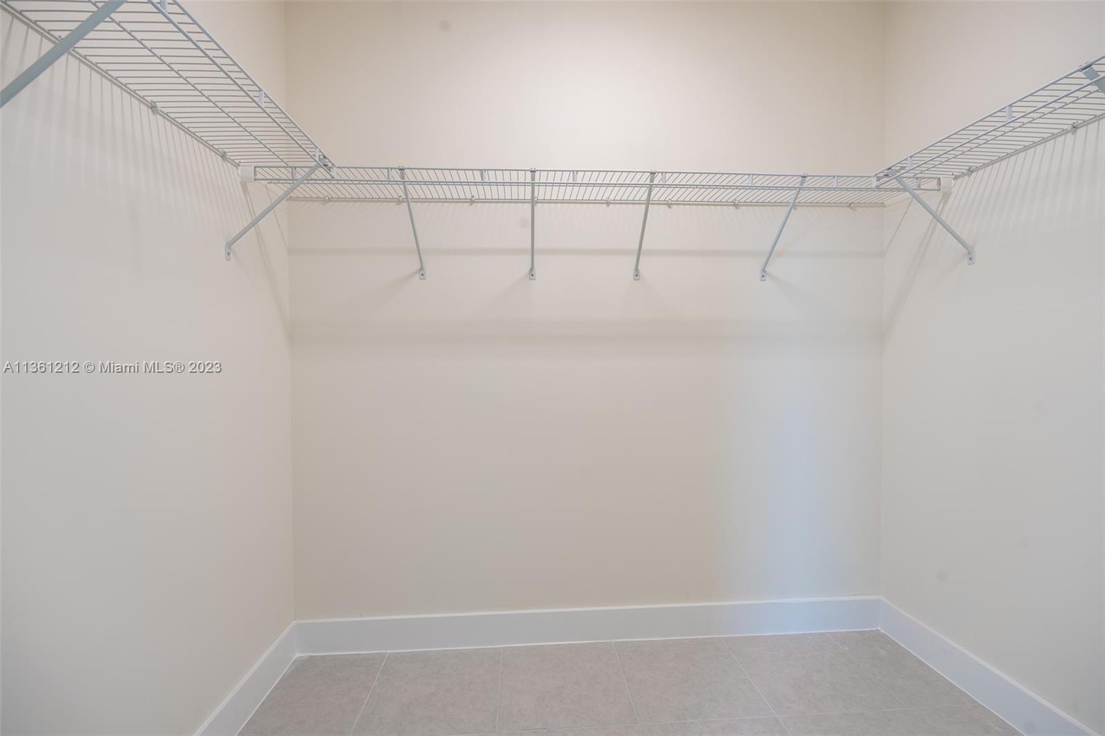 URBANA DOWNTOWN DORAL - Residential Lease