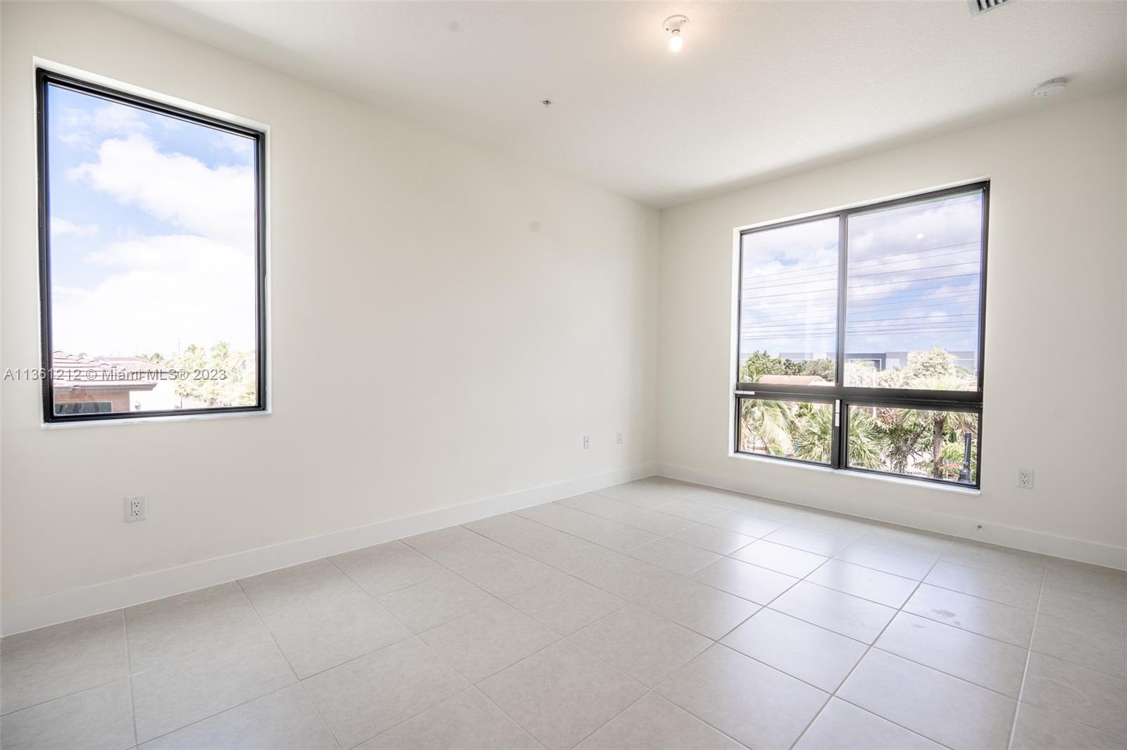 URBANA DOWNTOWN DORAL - Residential Lease