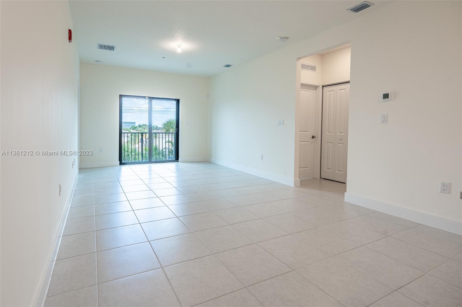 URBANA DOWNTOWN DORAL - Residential Lease