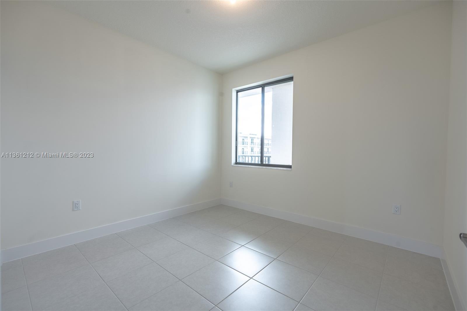 URBANA DOWNTOWN DORAL - Residential Lease