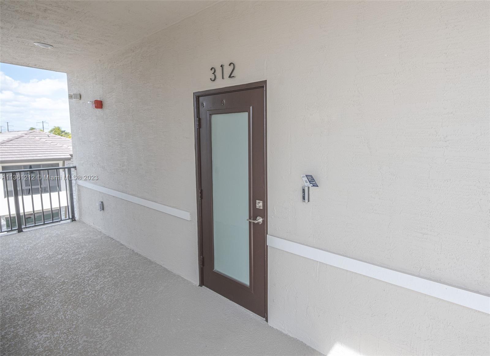 URBANA DOWNTOWN DORAL - Residential Lease