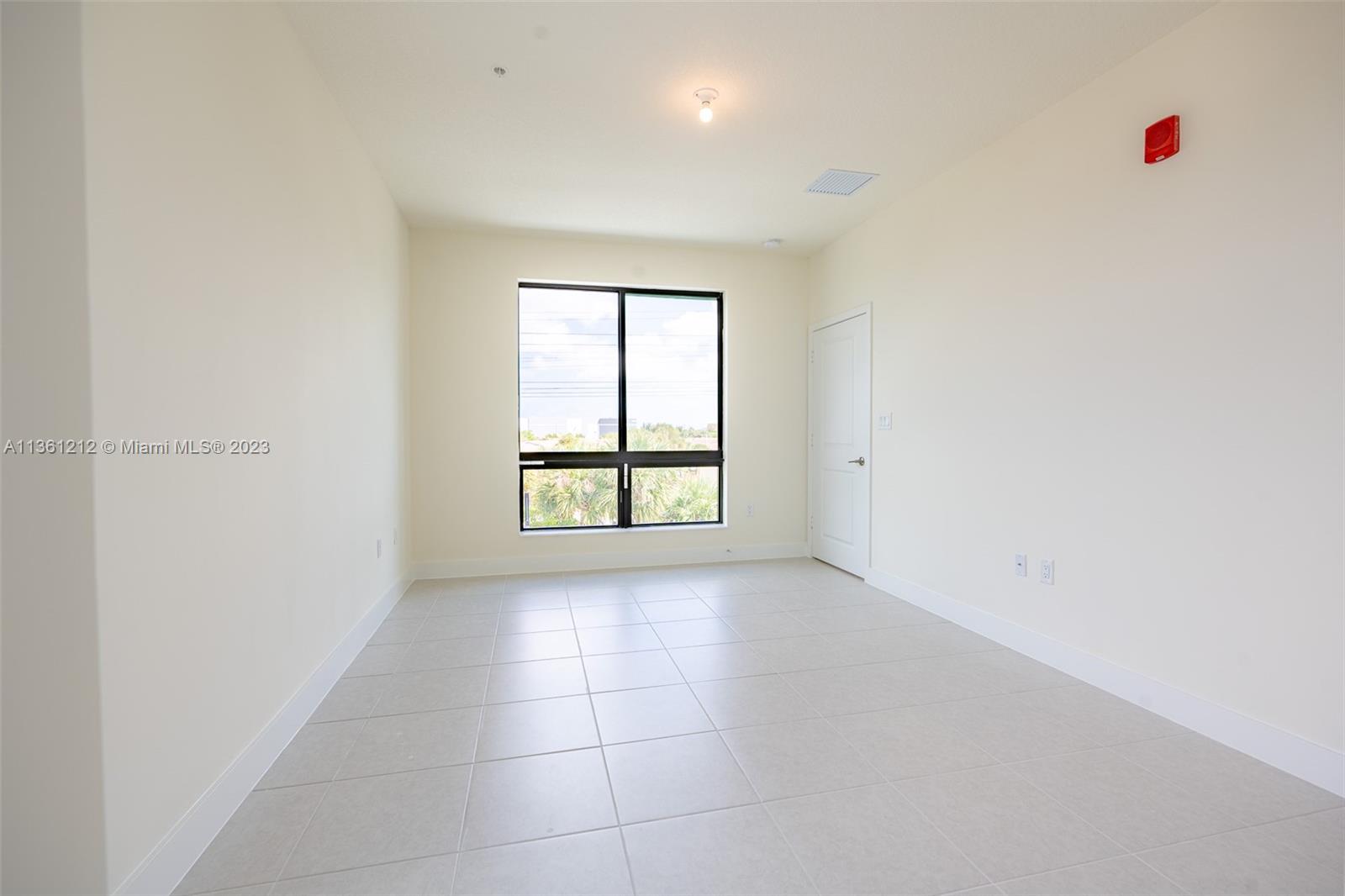URBANA DOWNTOWN DORAL - Residential Lease