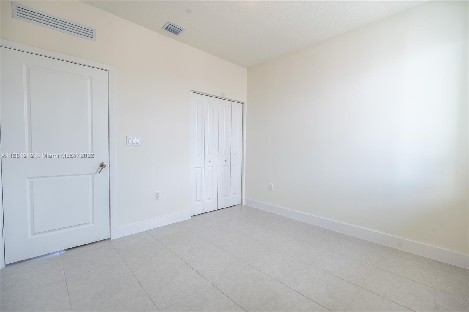 URBANA DOWNTOWN DORAL - Residential Lease