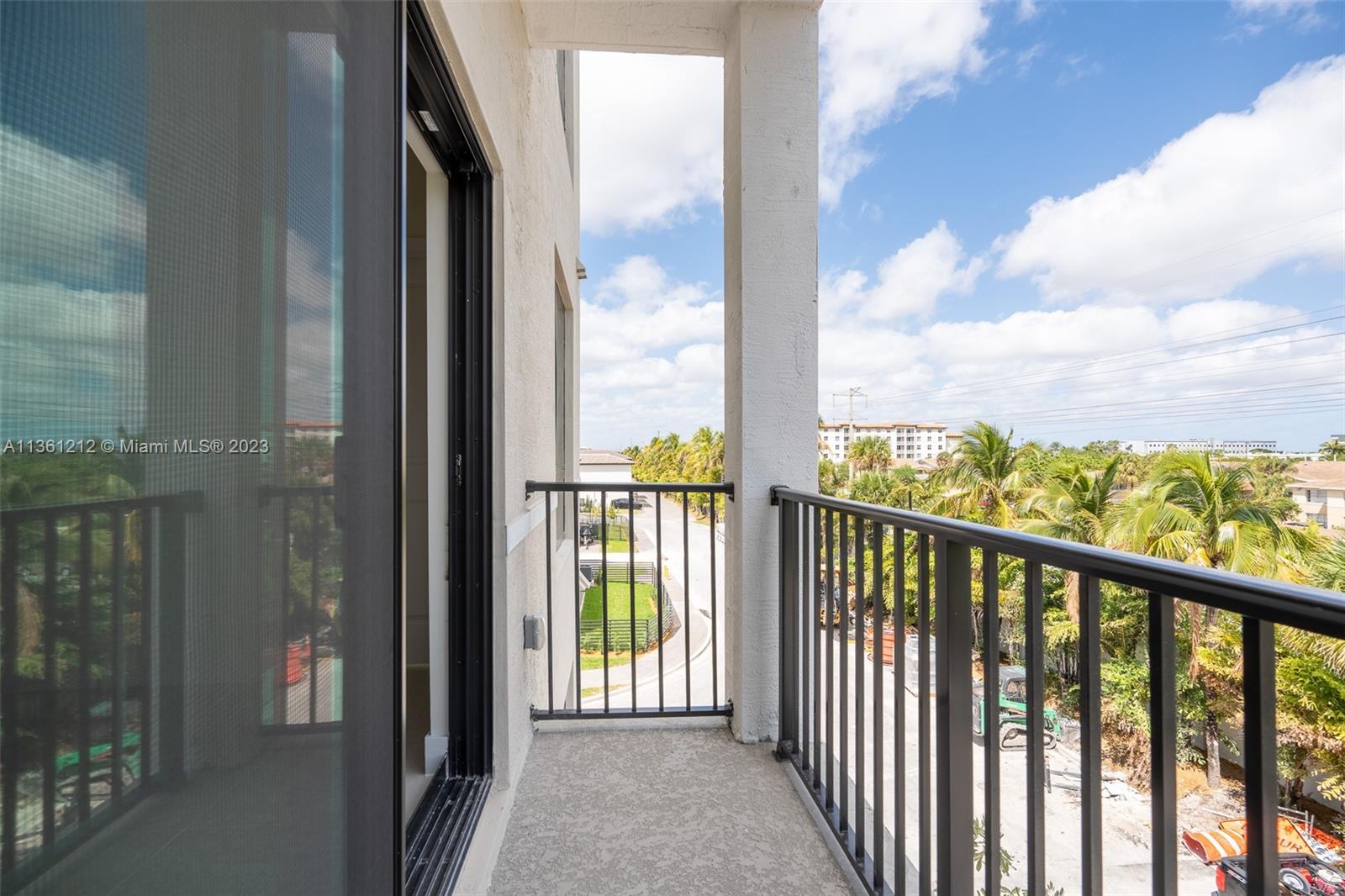 URBANA DOWNTOWN DORAL - Residential Lease