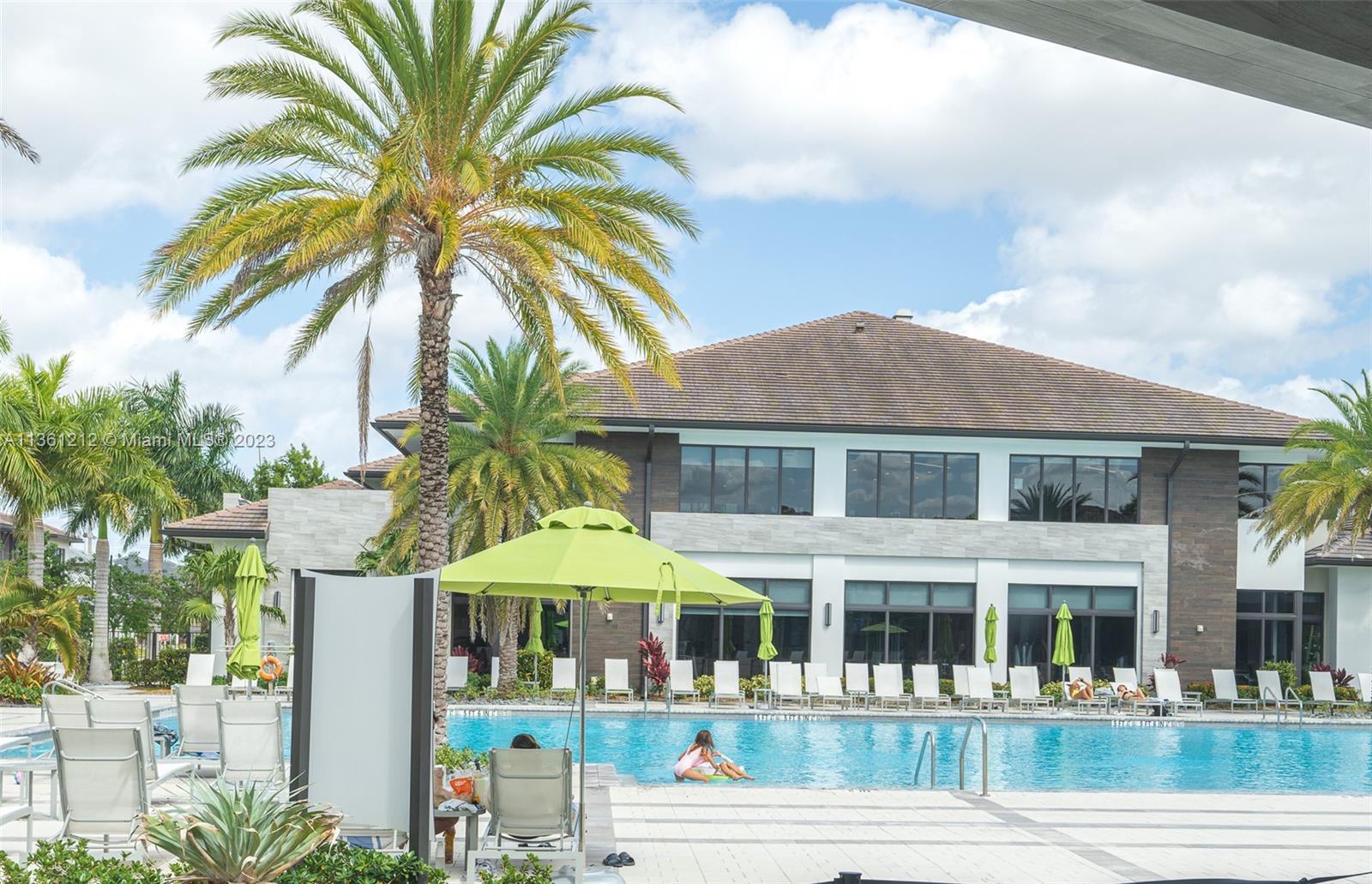 URBANA DOWNTOWN DORAL - Residential Lease