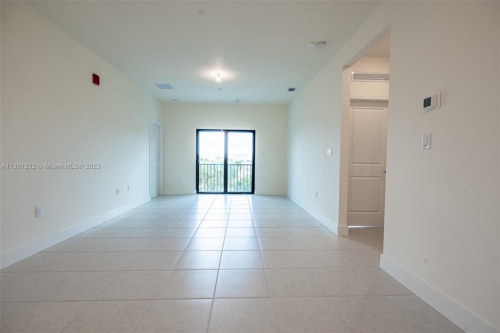 URBANA DOWNTOWN DORAL - Residential Lease