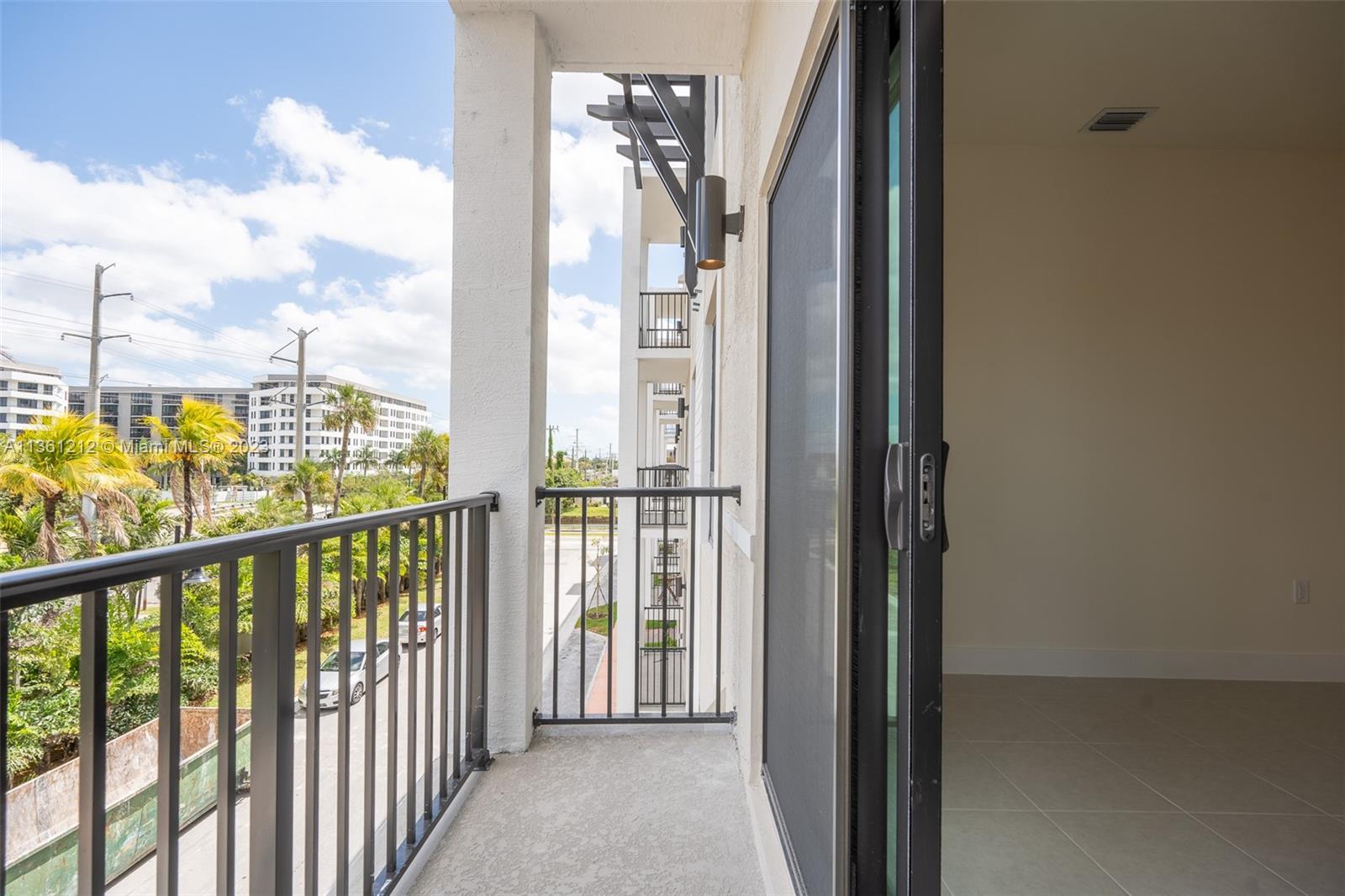 URBANA DOWNTOWN DORAL - Residential Lease