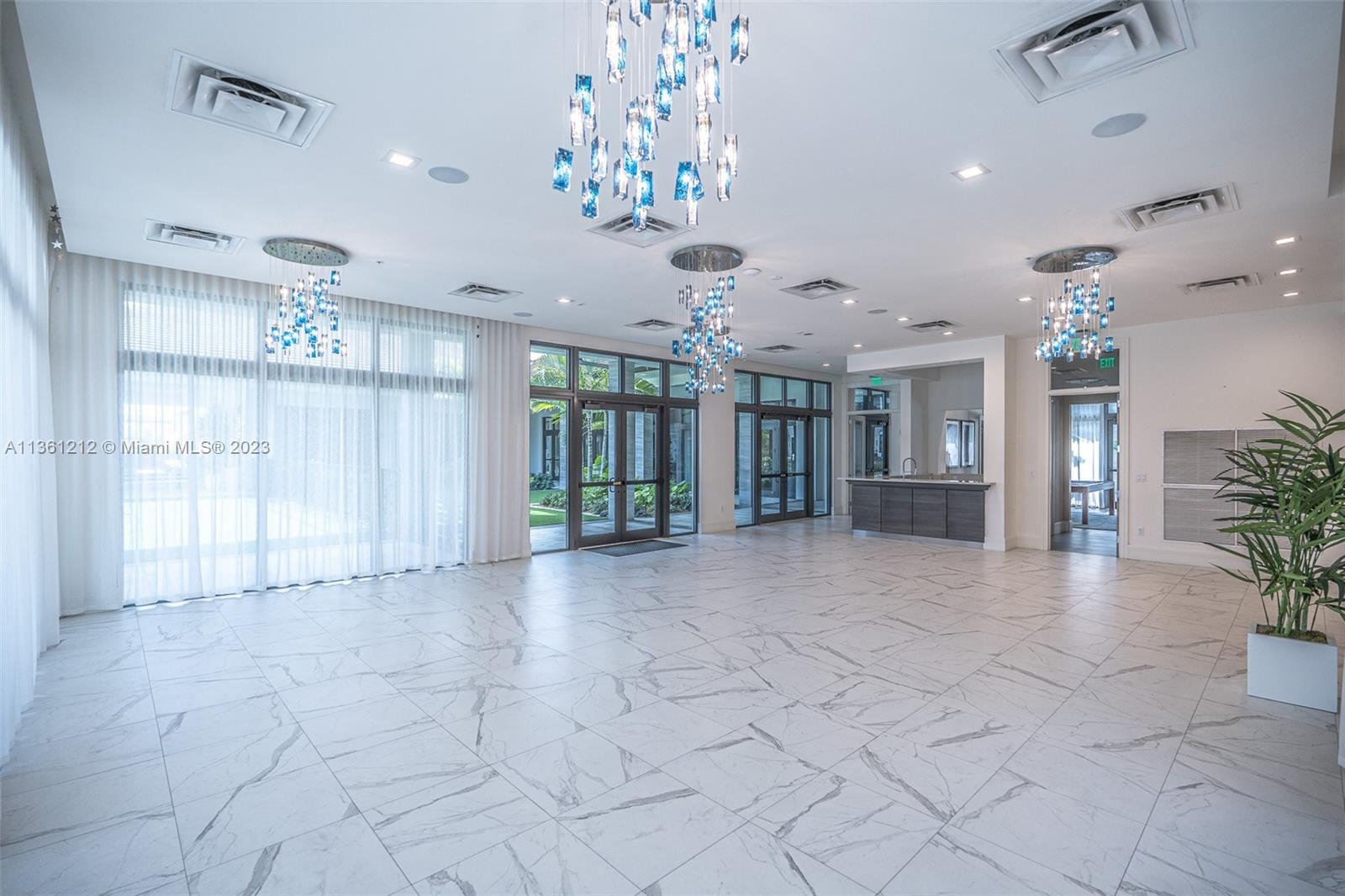 URBANA DOWNTOWN DORAL - Residential Lease