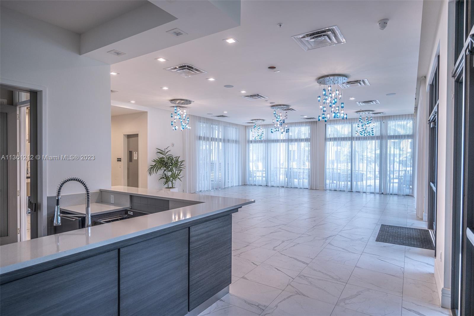 URBANA DOWNTOWN DORAL - Residential Lease