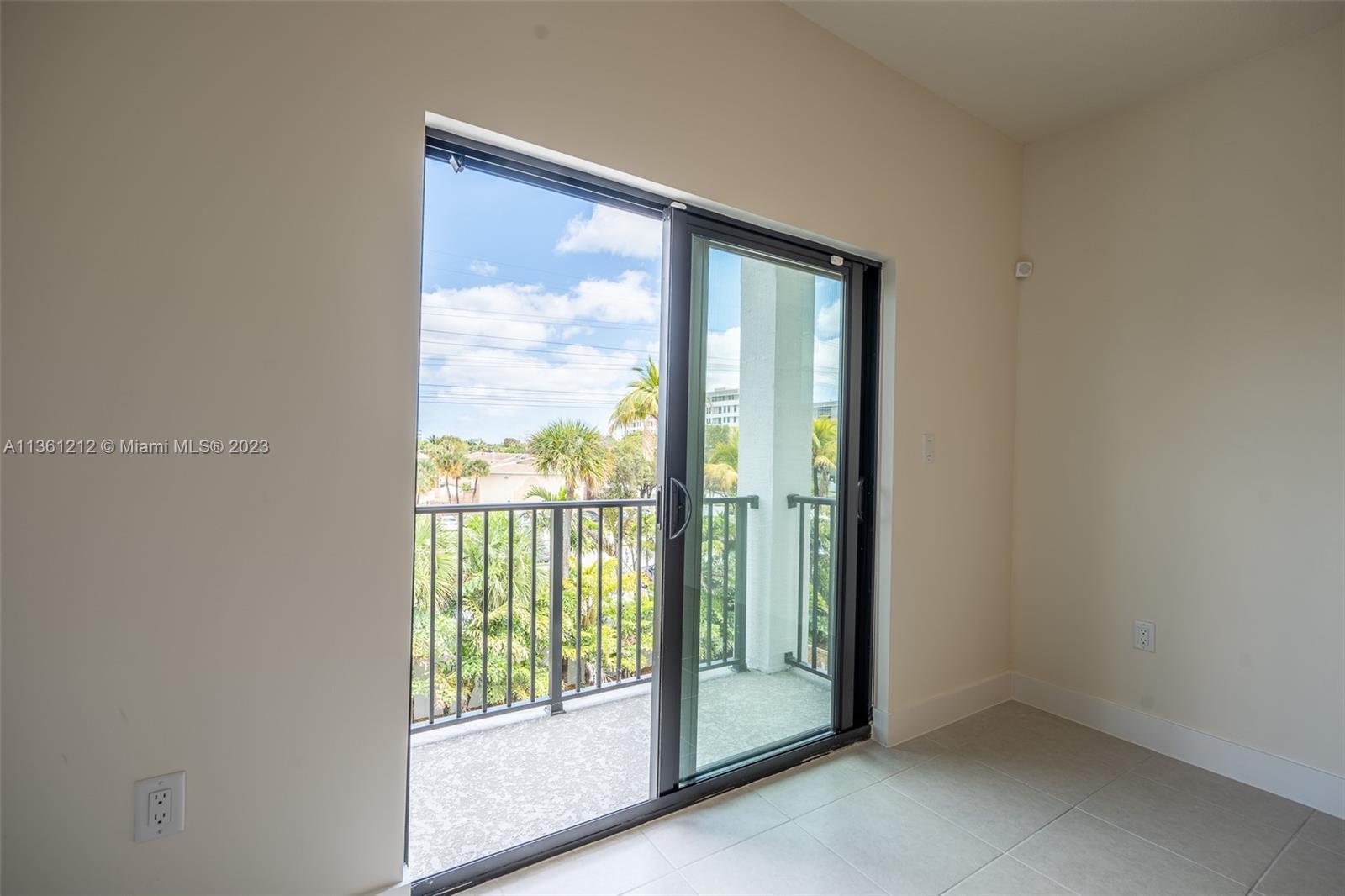 URBANA DOWNTOWN DORAL - Residential Lease