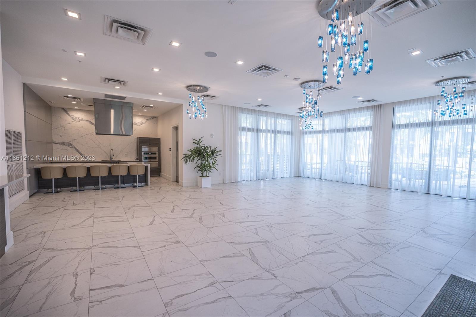 URBANA DOWNTOWN DORAL - Residential Lease