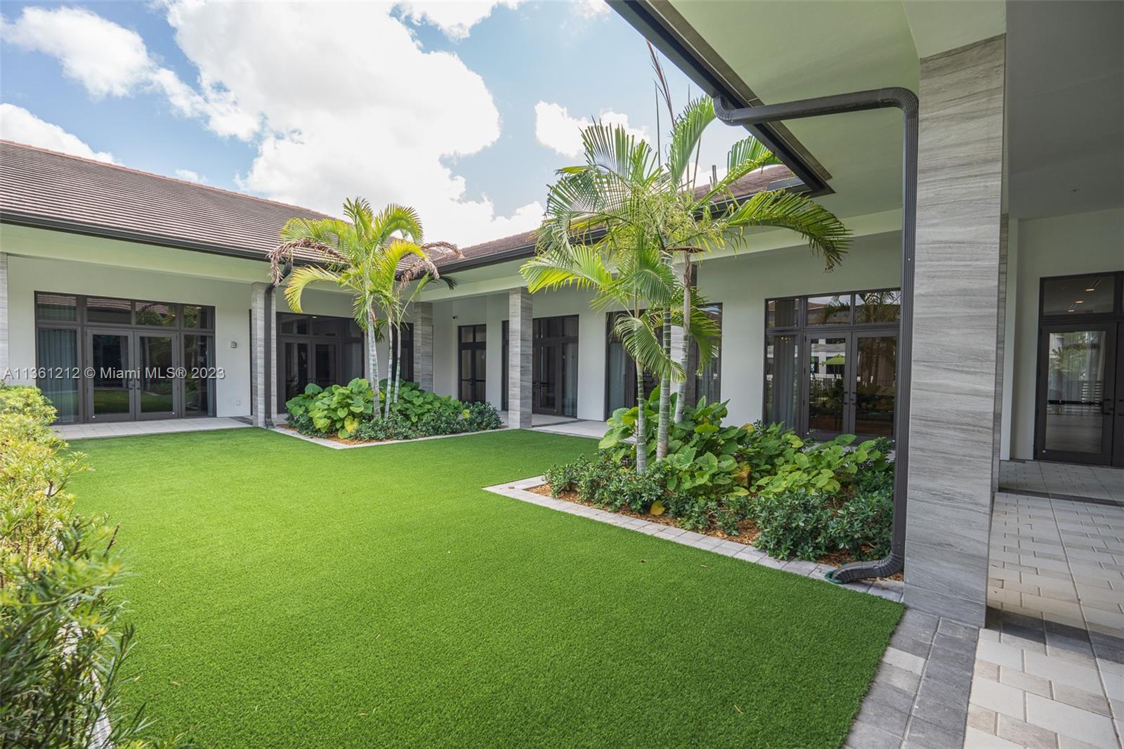 URBANA DOWNTOWN DORAL - Residential Lease
