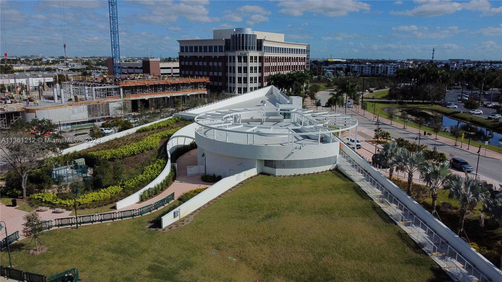 URBANA DOWNTOWN DORAL - Residential Lease
