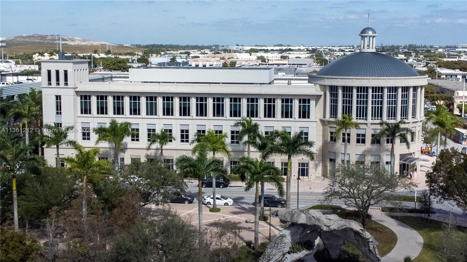 URBANA DOWNTOWN DORAL - Residential Lease