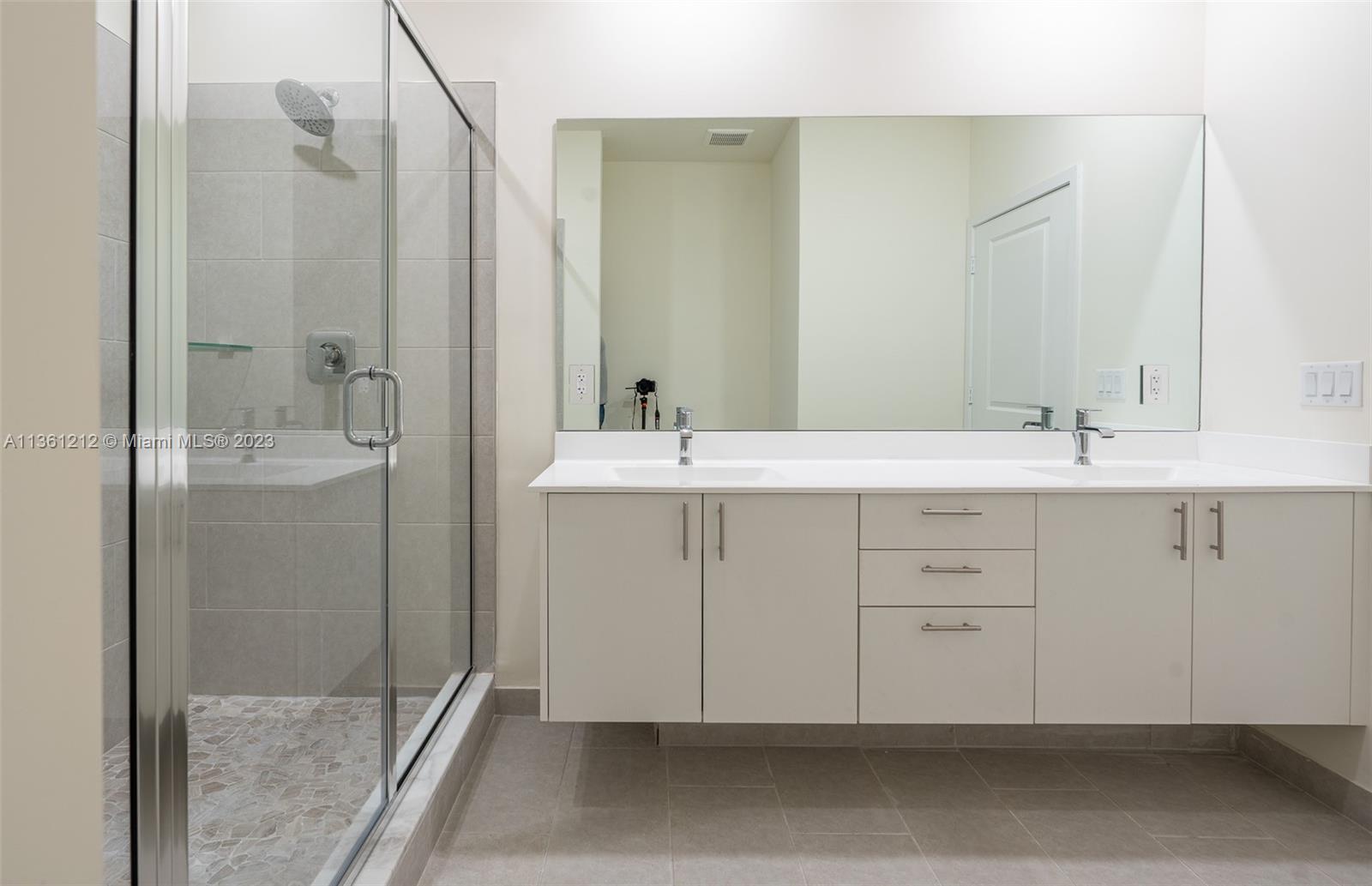 URBANA DOWNTOWN DORAL - Residential Lease