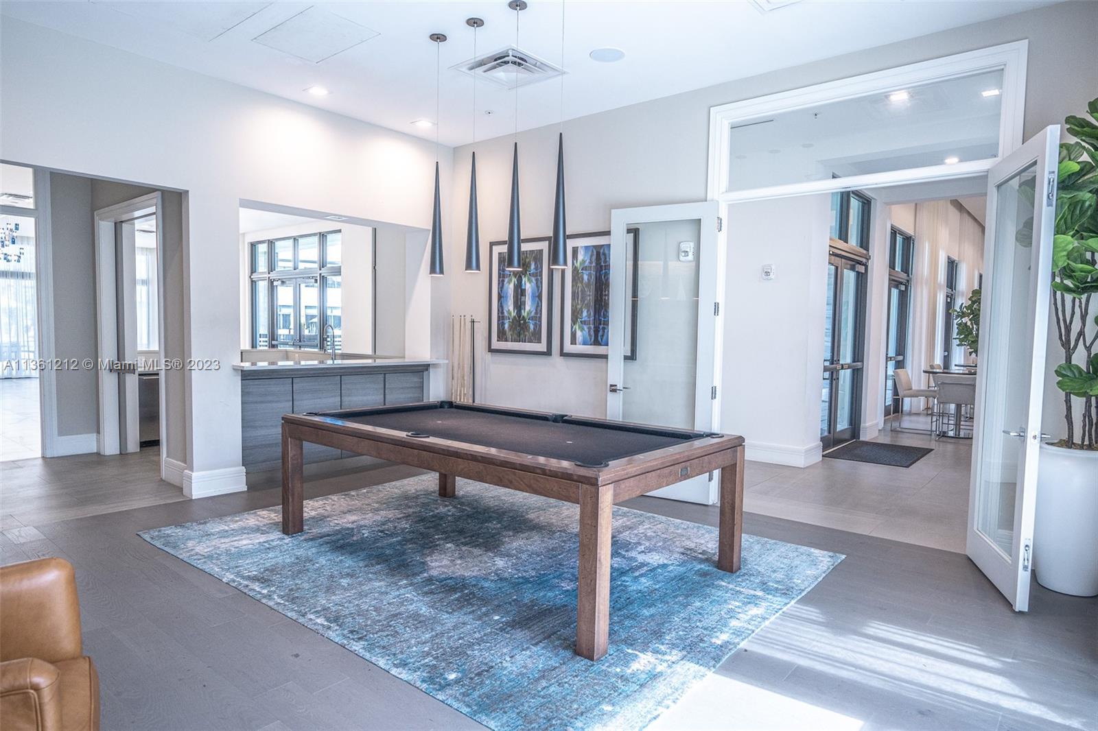 URBANA DOWNTOWN DORAL - Residential Lease