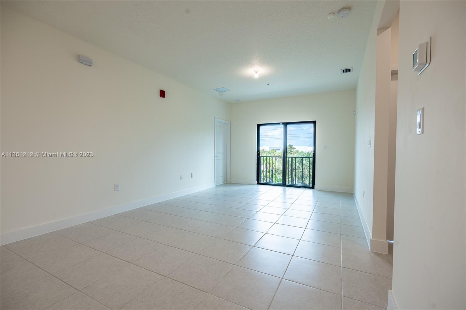 URBANA DOWNTOWN DORAL - Residential Lease