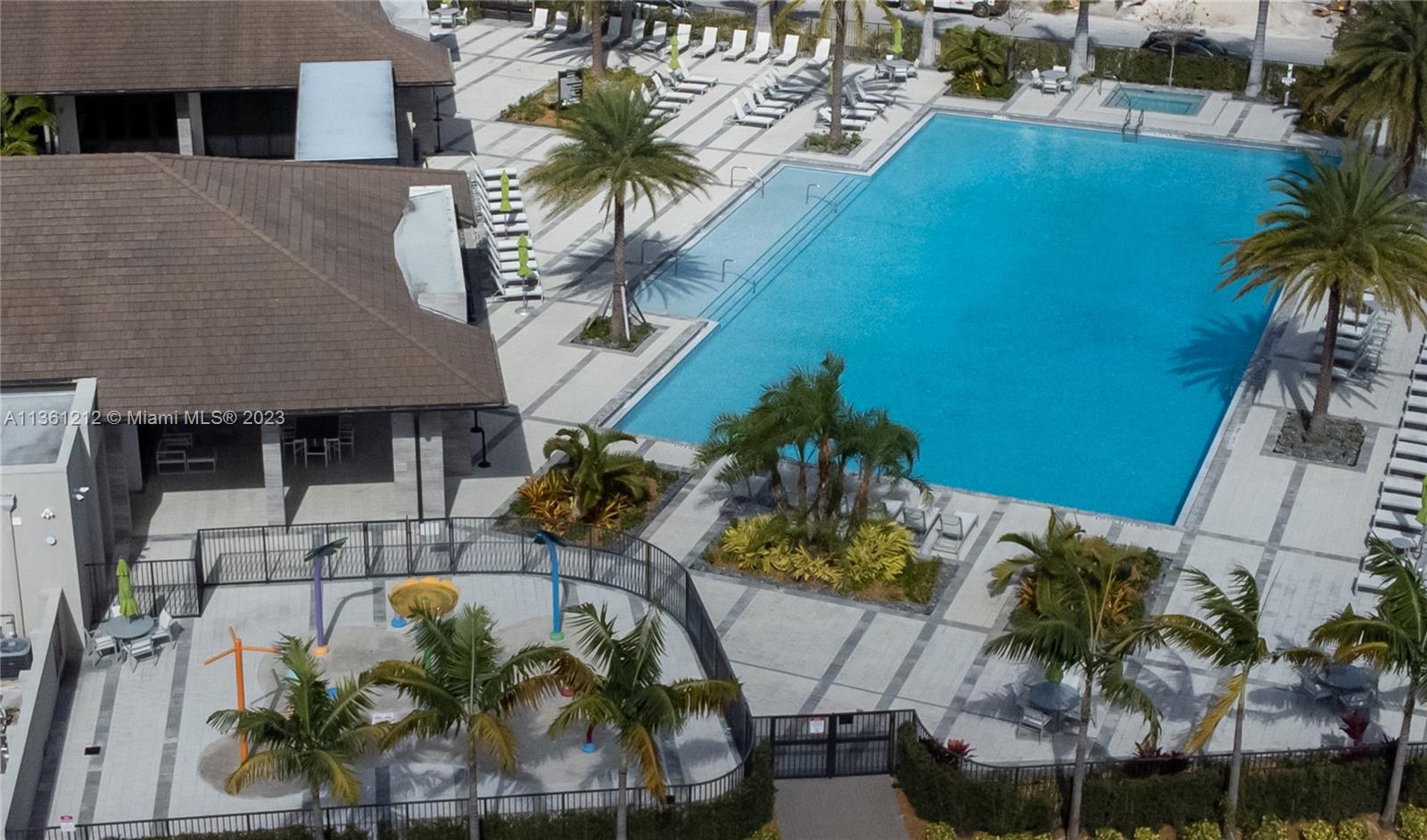 URBANA DOWNTOWN DORAL - Residential Lease