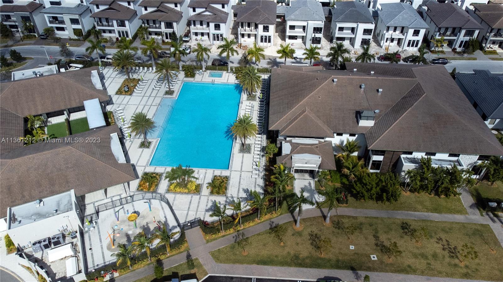 URBANA DOWNTOWN DORAL - Residential Lease