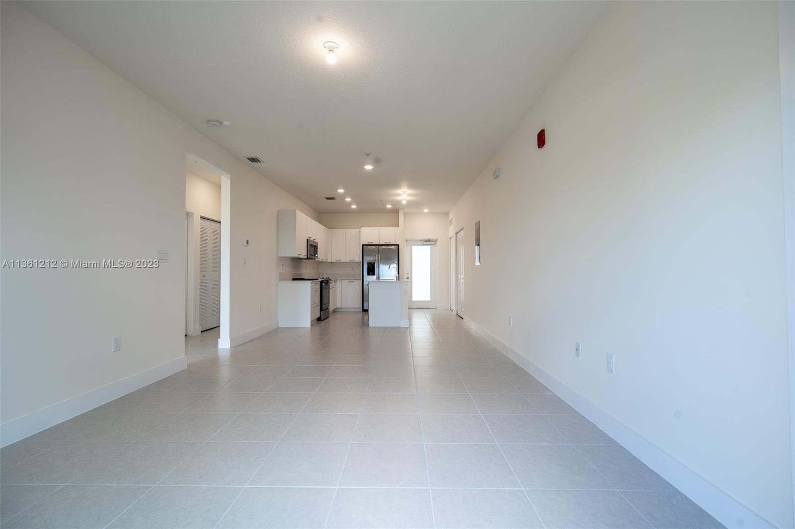 URBANA DOWNTOWN DORAL - Residential Lease