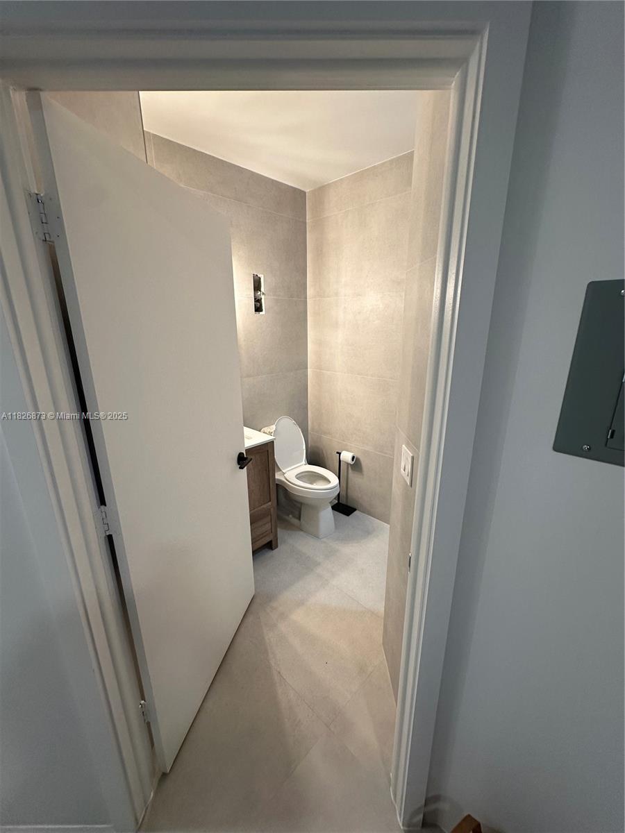 3000 ISL BLVD WILLIAMS IS - Residential