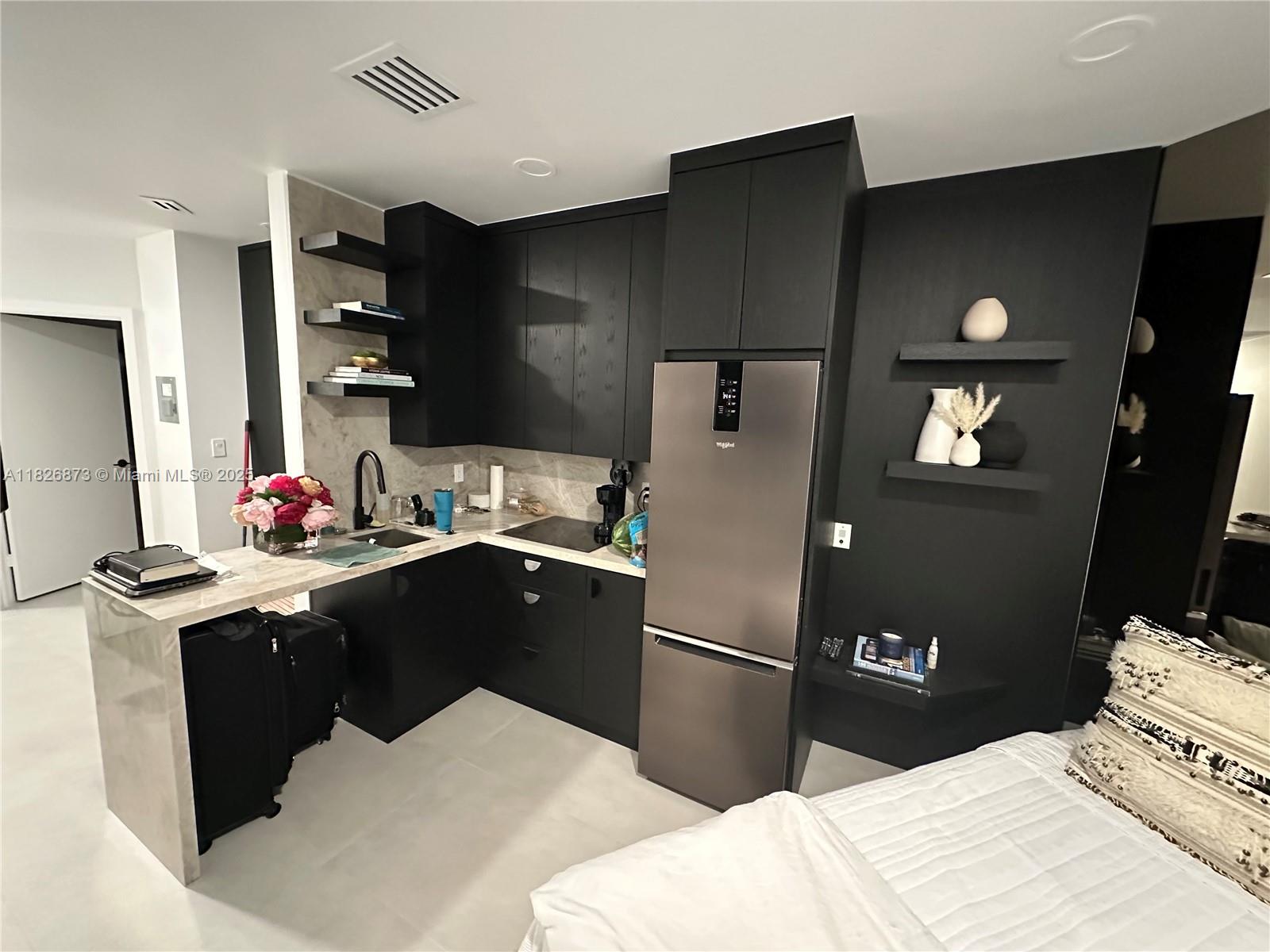 3000 ISL BLVD WILLIAMS IS - Residential