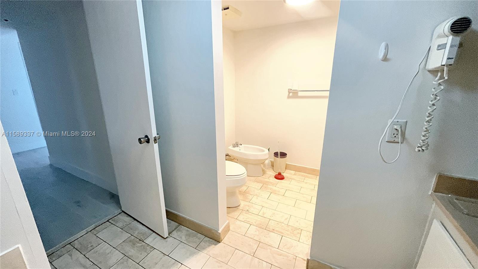 VENETIA CONDO - Residential Lease