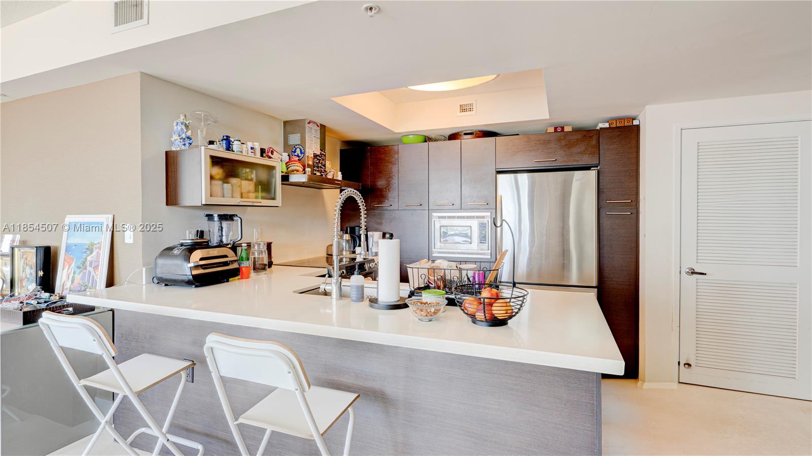 ST TROPEZ ON THE BAY II C - Residential