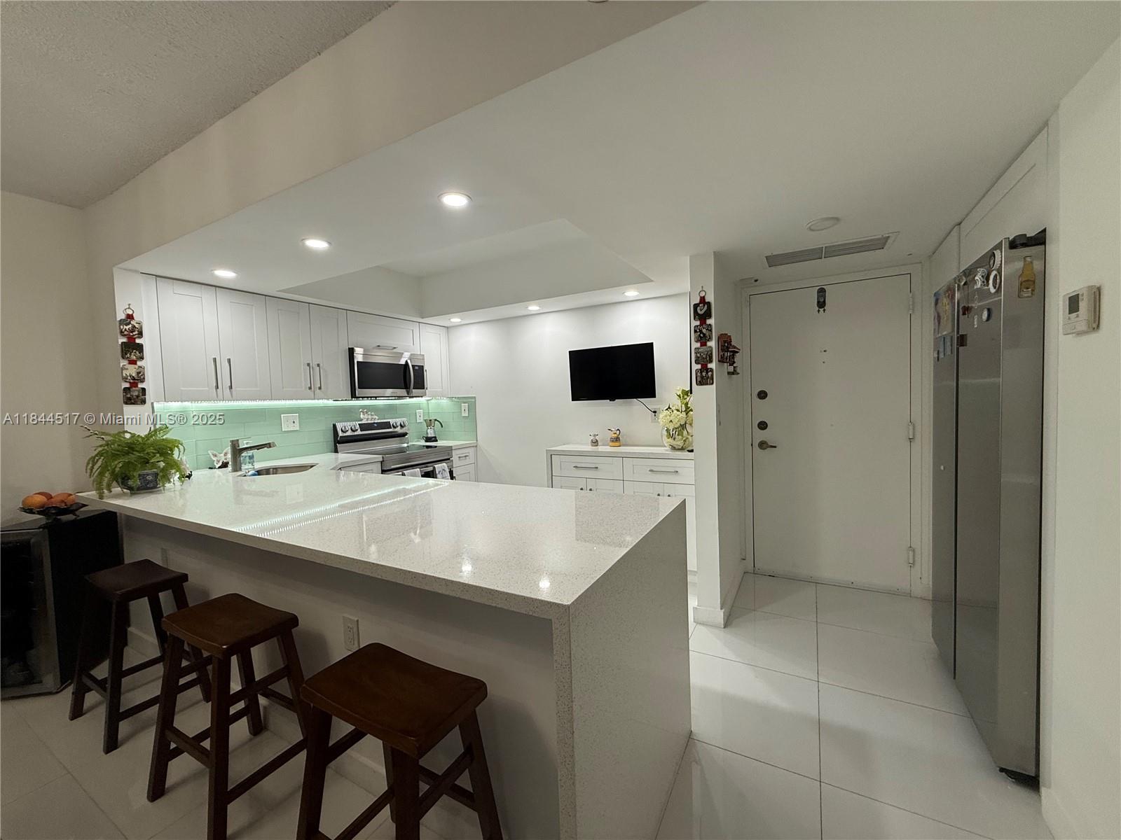 BAYVIEW TOWERS CONDO NORT - Residential