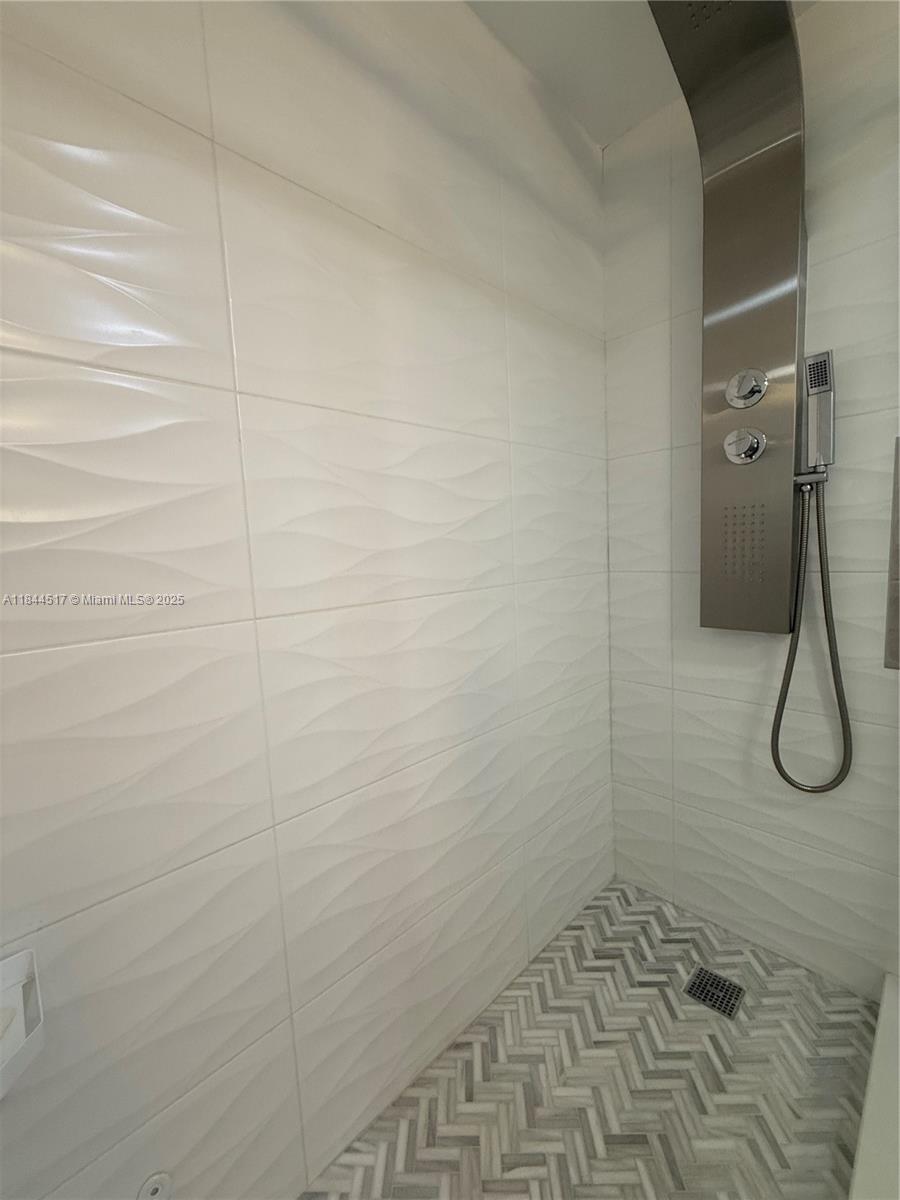 BAYVIEW TOWERS CONDO NORT - Residential